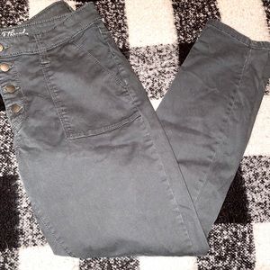 Universal Threads 5 button High Rised Skinny 👖